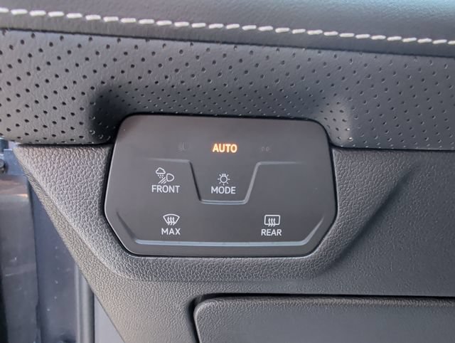 Used 2025 Volkswagen Atlas SE FWD image 28