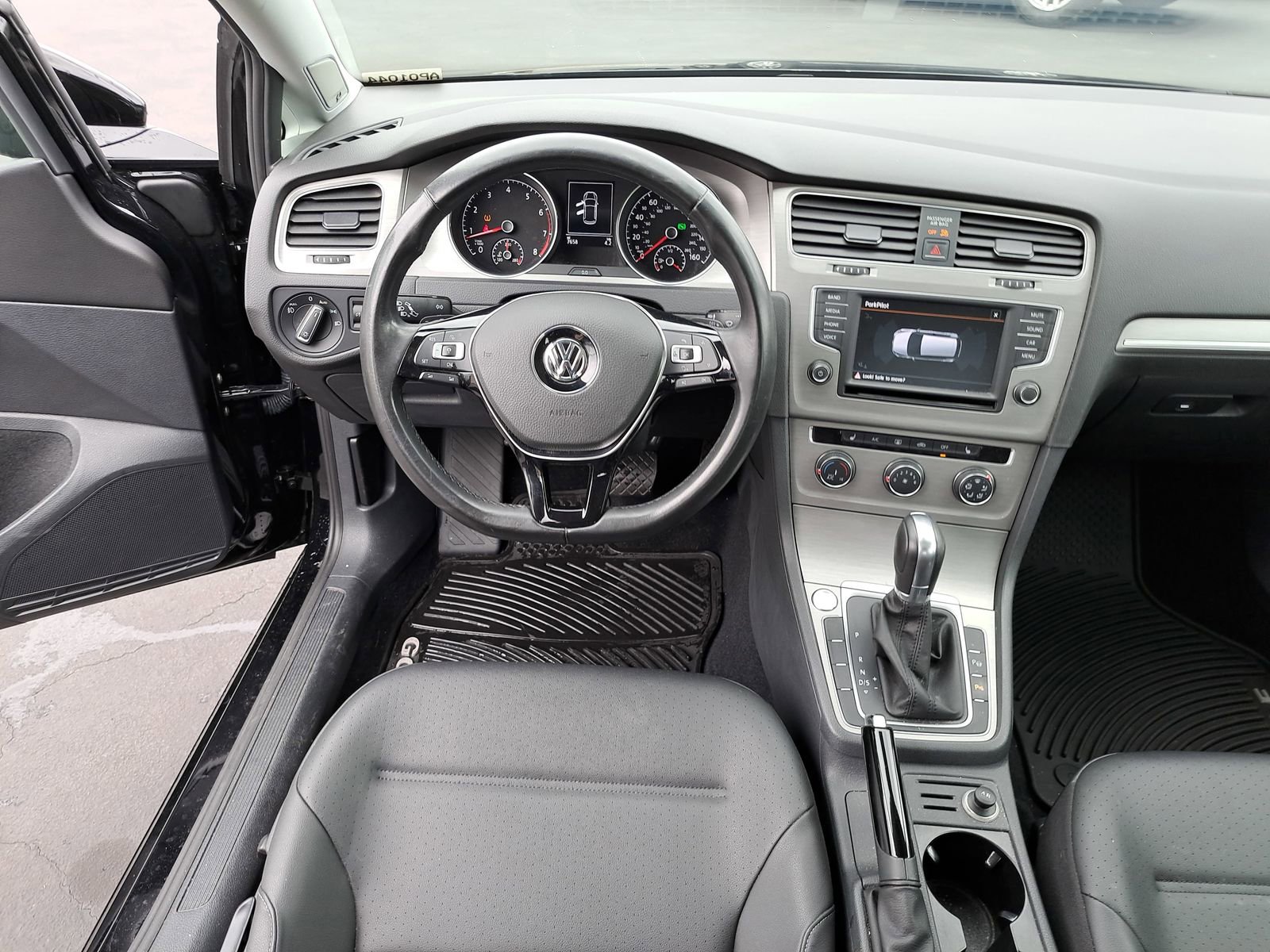 Used 2016 Volkswagen Golf SE w/ Lighting Package image 6