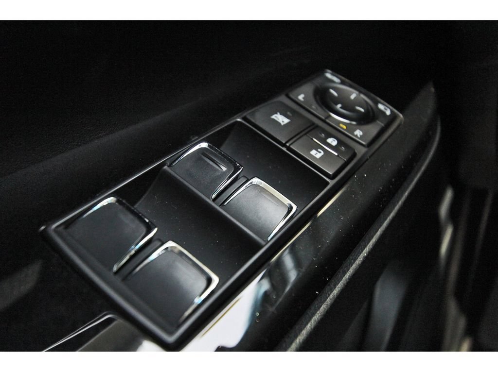 Used 2020 Lexus LX 570 4WD w/ Luxury Package image 19