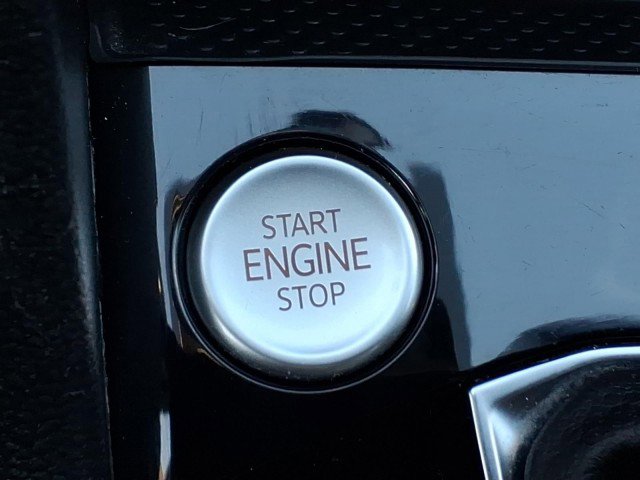 Certified 2023 Volkswagen Taos SEL image 19