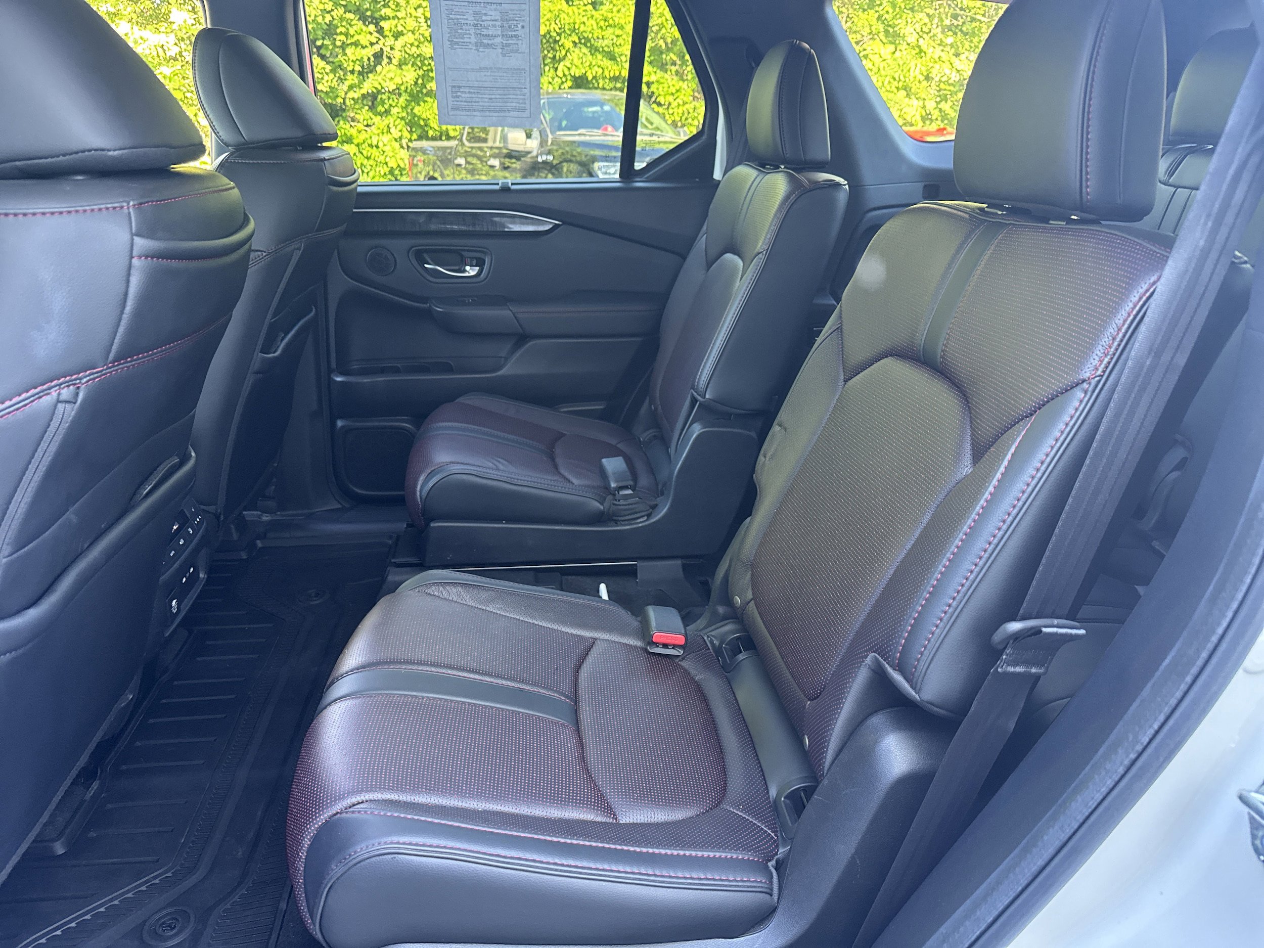 Used 2025 Honda Pilot Black Edition image 10
