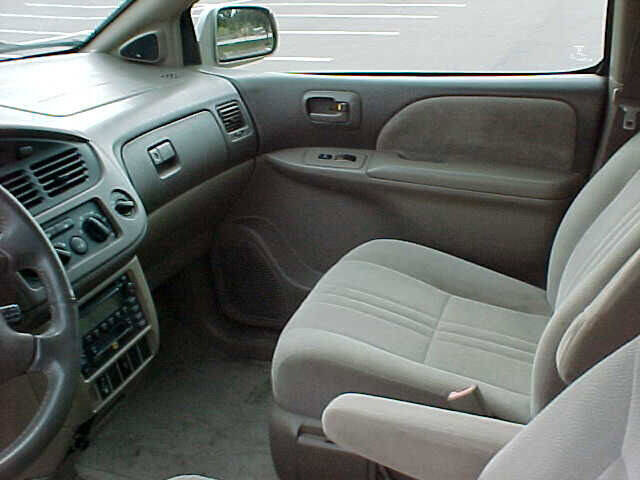 Used 2002 Toyota Sienna LE w/ Symphony Pkg FWD image 13