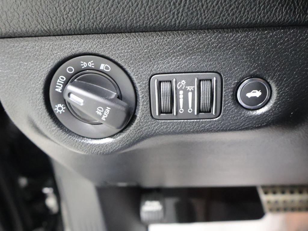 Used 2018 Dodge Challenger GT AWD/4WD image 27