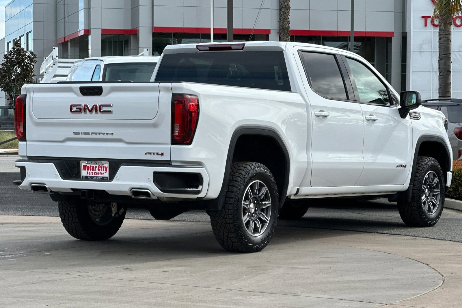 Certified 2025 GMC Sierra 1500 AT4 image 4