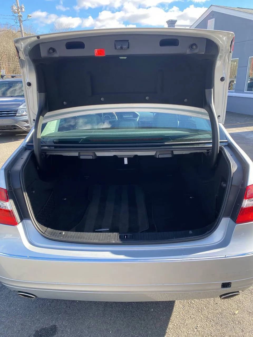 Used 2013 Mercedes-Benz E 350 4MATIC Sedan image 5