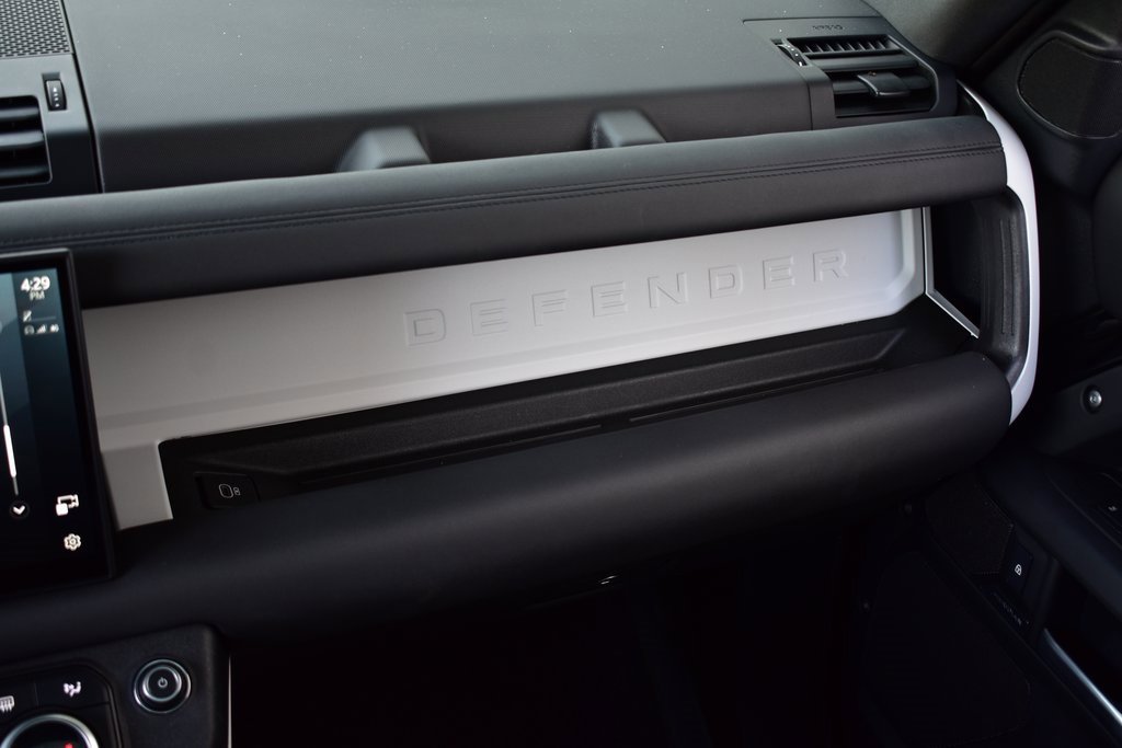 Used 2025 Land Rover Defender 110 S image 38