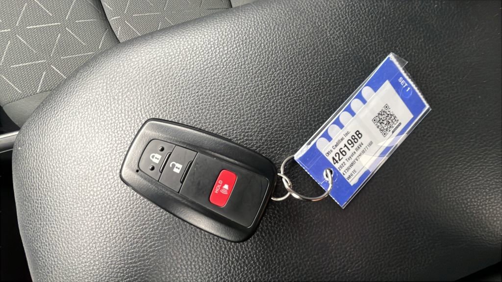 Used 2022 Toyota RAV4 XLE w/ Carpet Mat Package (TMS) image 23