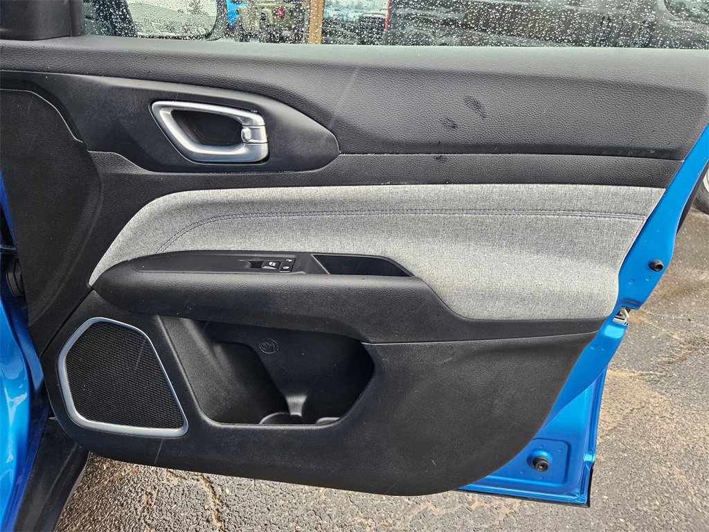 Certified 2025 Jeep Compass Sport image 17