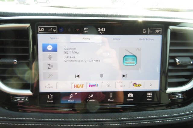 New 2026 Chrysler Pacifica Select image 24