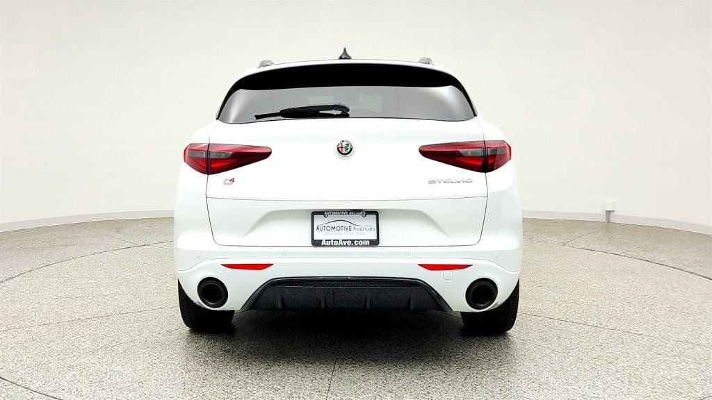 Used 2023 Alfa Romeo Stelvio Veloce AWD/4WD image 6