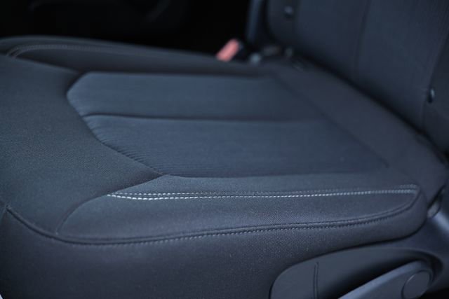 Used 2022 Chrysler Voyager LX image 23