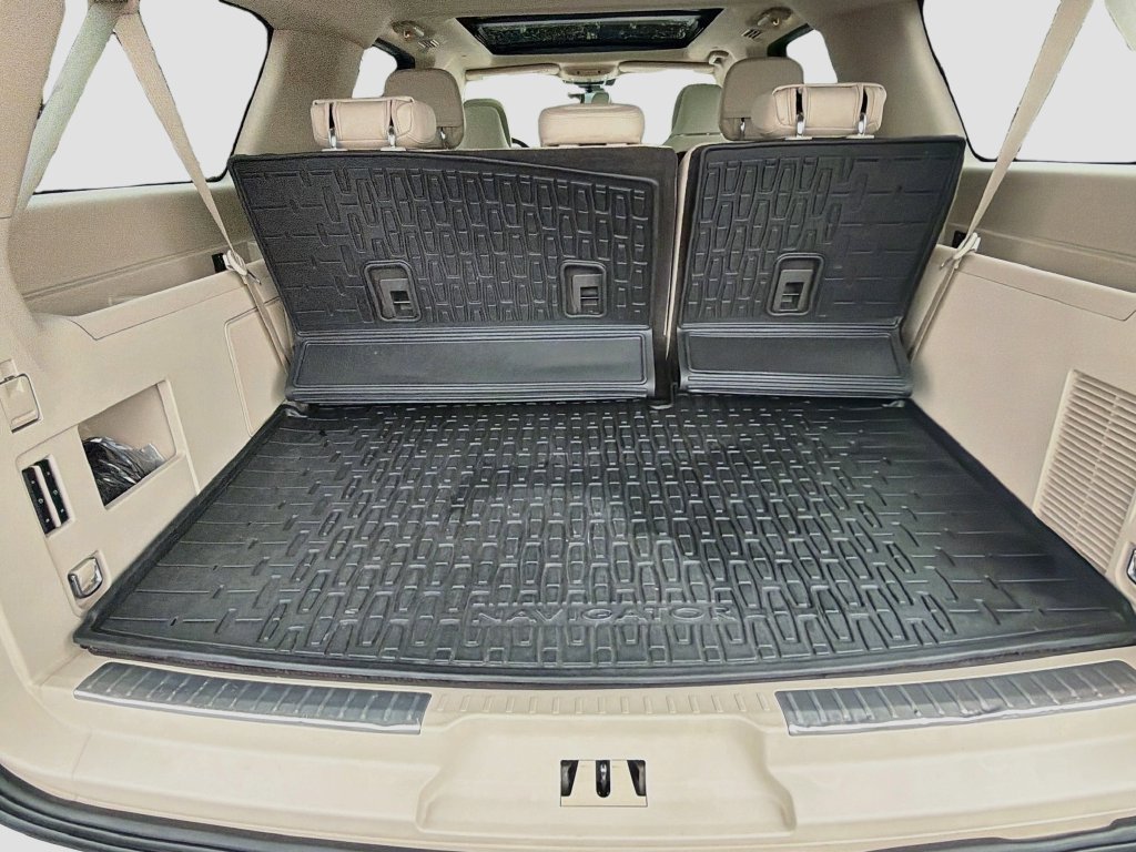 Used 2020 Lincoln Navigator L Reserve w/ Luxury Package AWD/4WD image 12