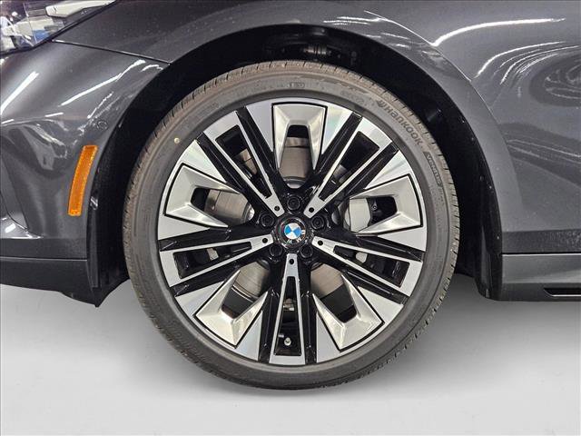 Used 2026 BMW 530i xDrive w/ Premium Package image 9
