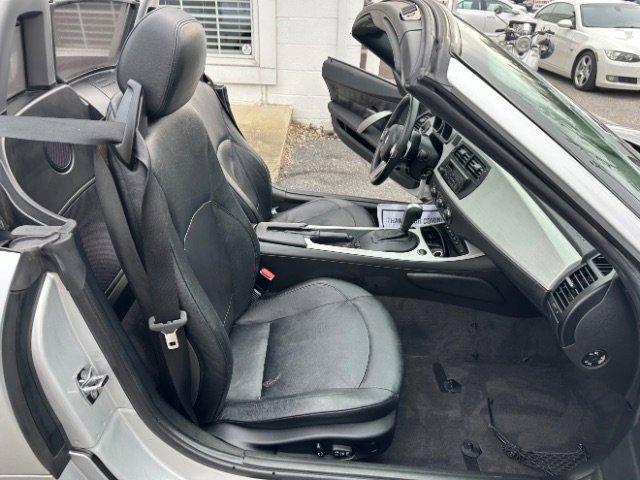 Used 2006 BMW Z4 3.0i image 28