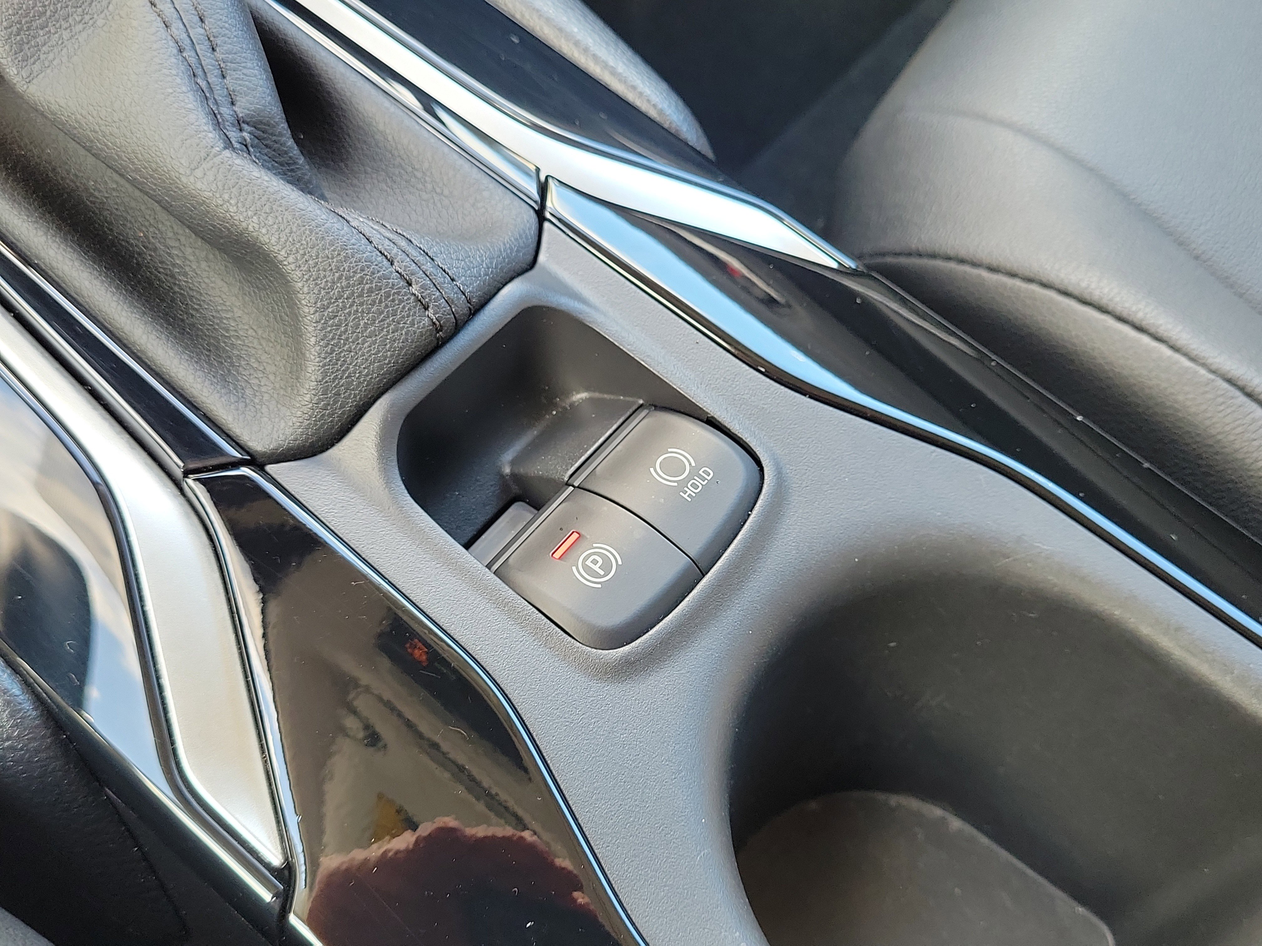 Used 2023 Toyota Corolla Cross XLE image 22