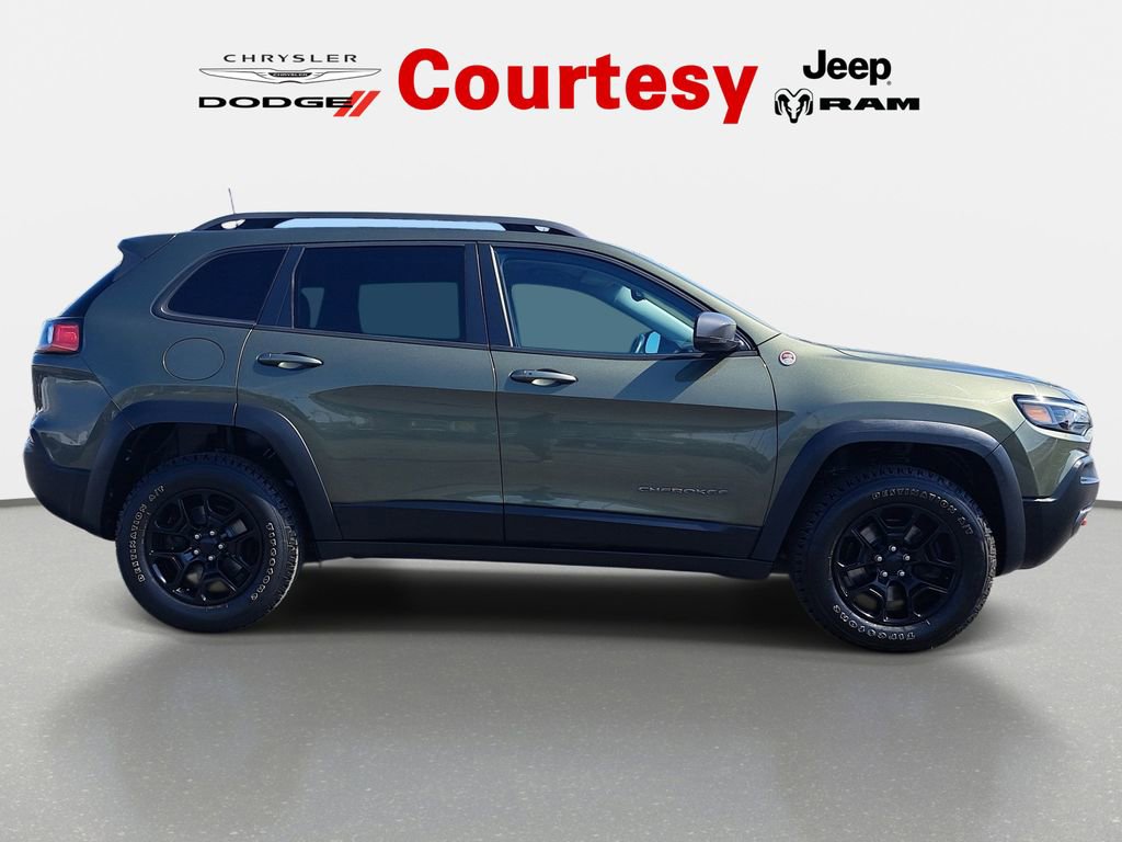 Used 2019 Jeep Cherokee Trailhawk w/ Cold Weather Group AWD/4WD image 4