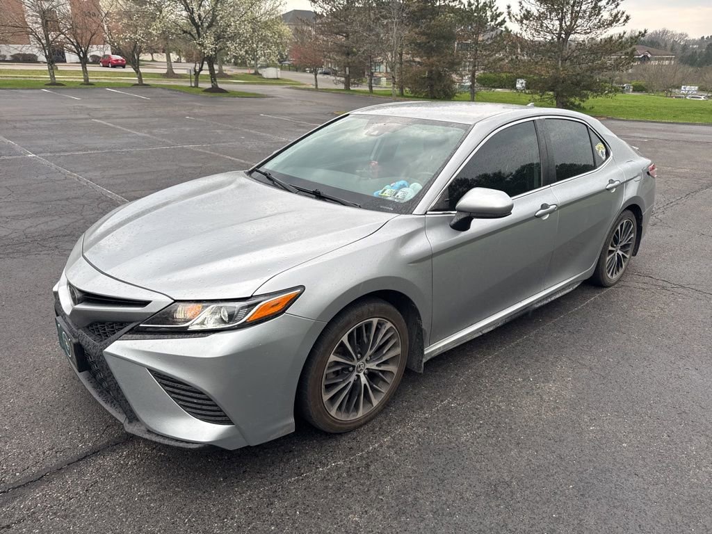 Used 2020 Toyota Camry SE image 3