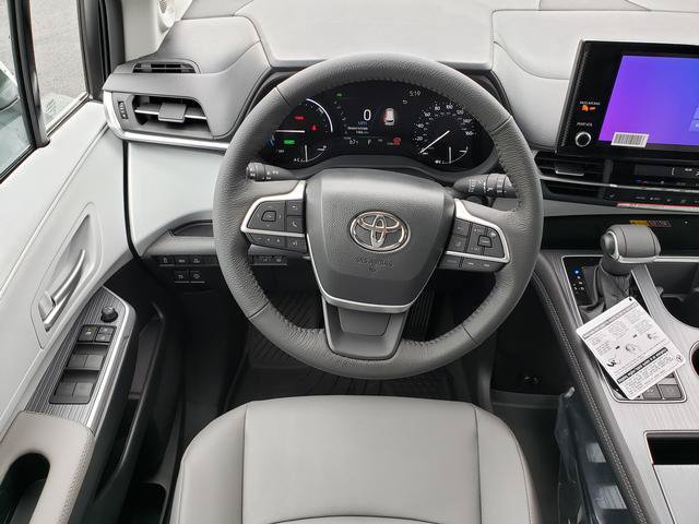 New 2026 Toyota Sienna XLE FWD image 16