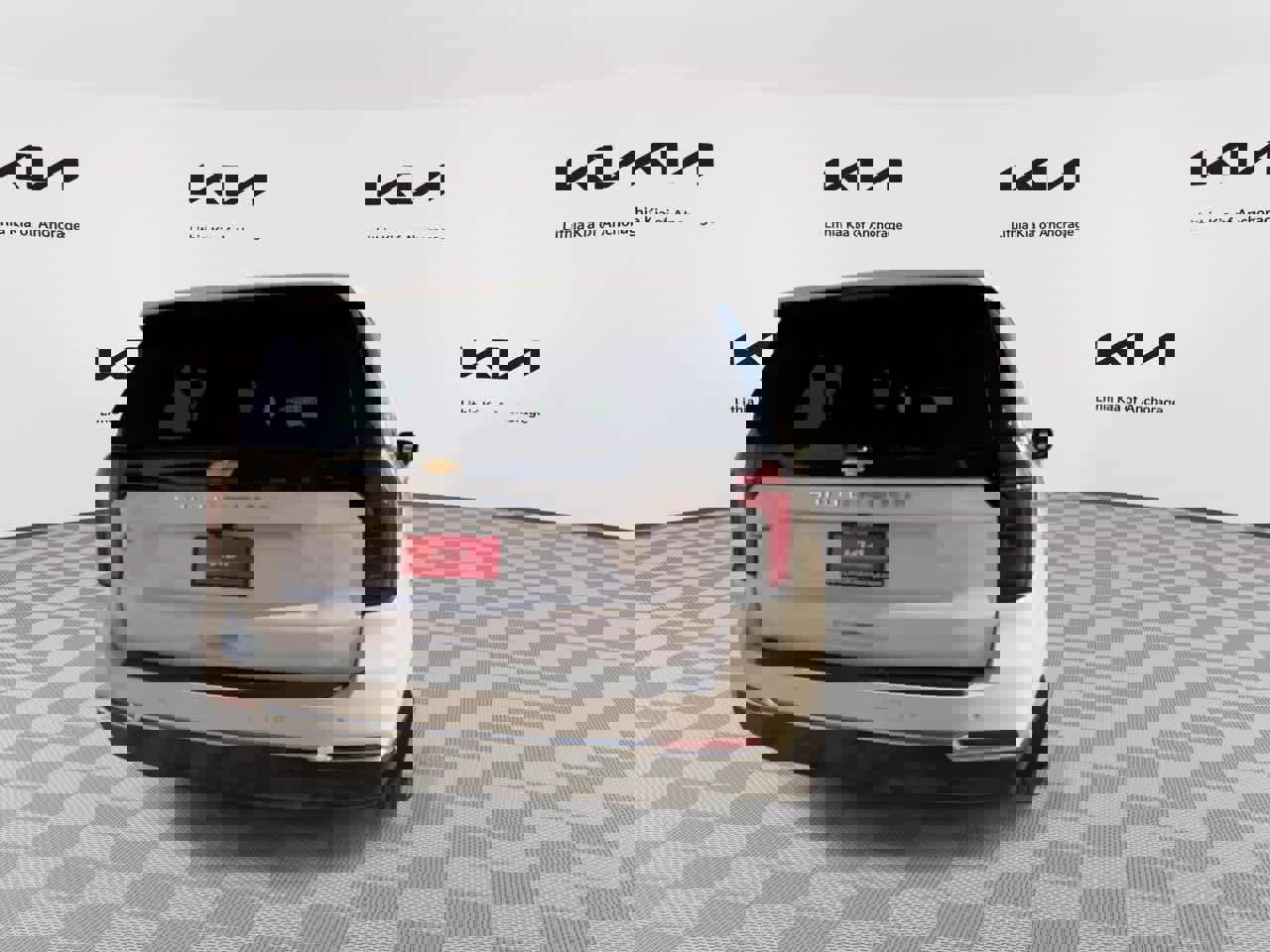 Used 2025 Chevrolet Suburban LS w/ Max Trailering Package image 8