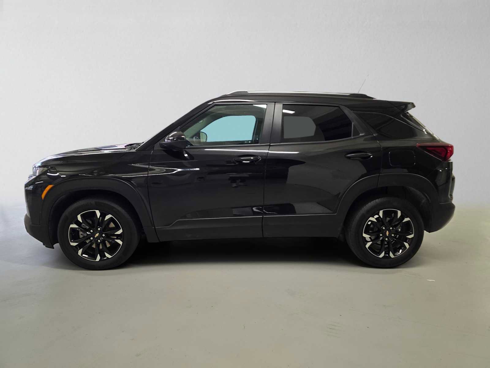 Used 2023 Chevrolet TrailBlazer LT FWD image 2