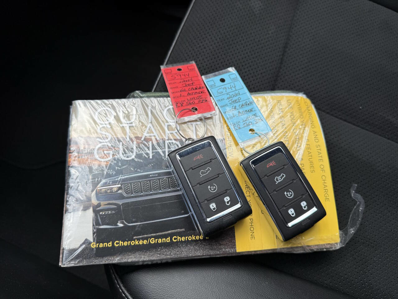 Used 2024 Jeep Grand Cherokee L Laredo image 25