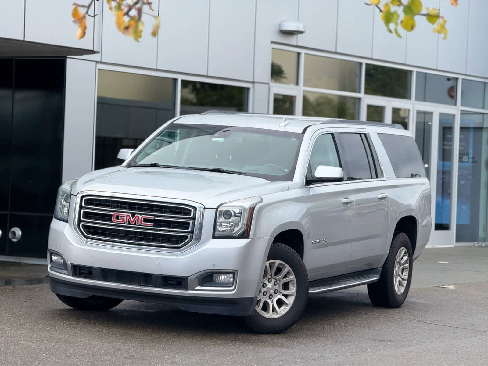 Used 2017 GMC Yukon XL SLT image 2