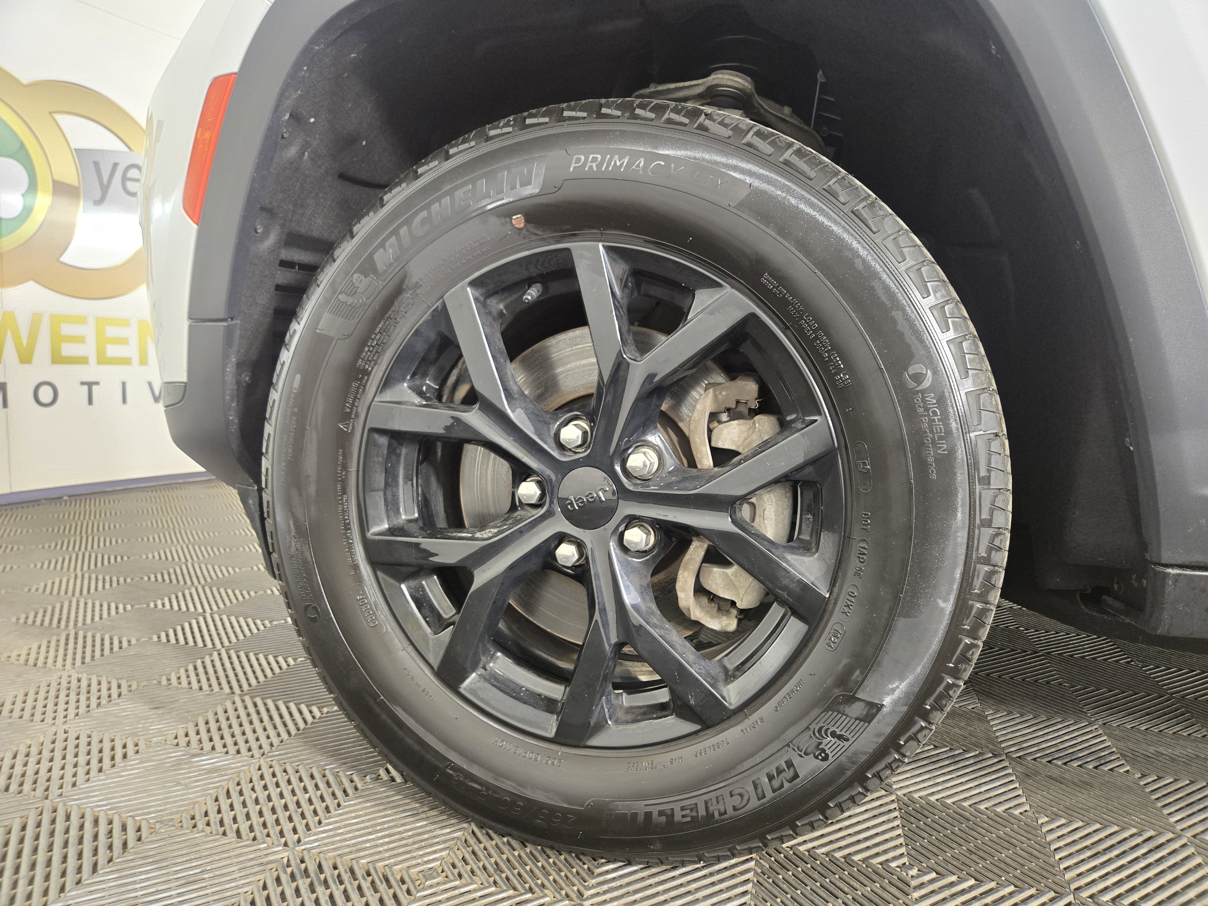 Certified 2024 Jeep Grand Cherokee L Altitude image 37