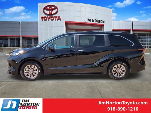 Used 2026 Toyota Sienna XLE FWD image 4