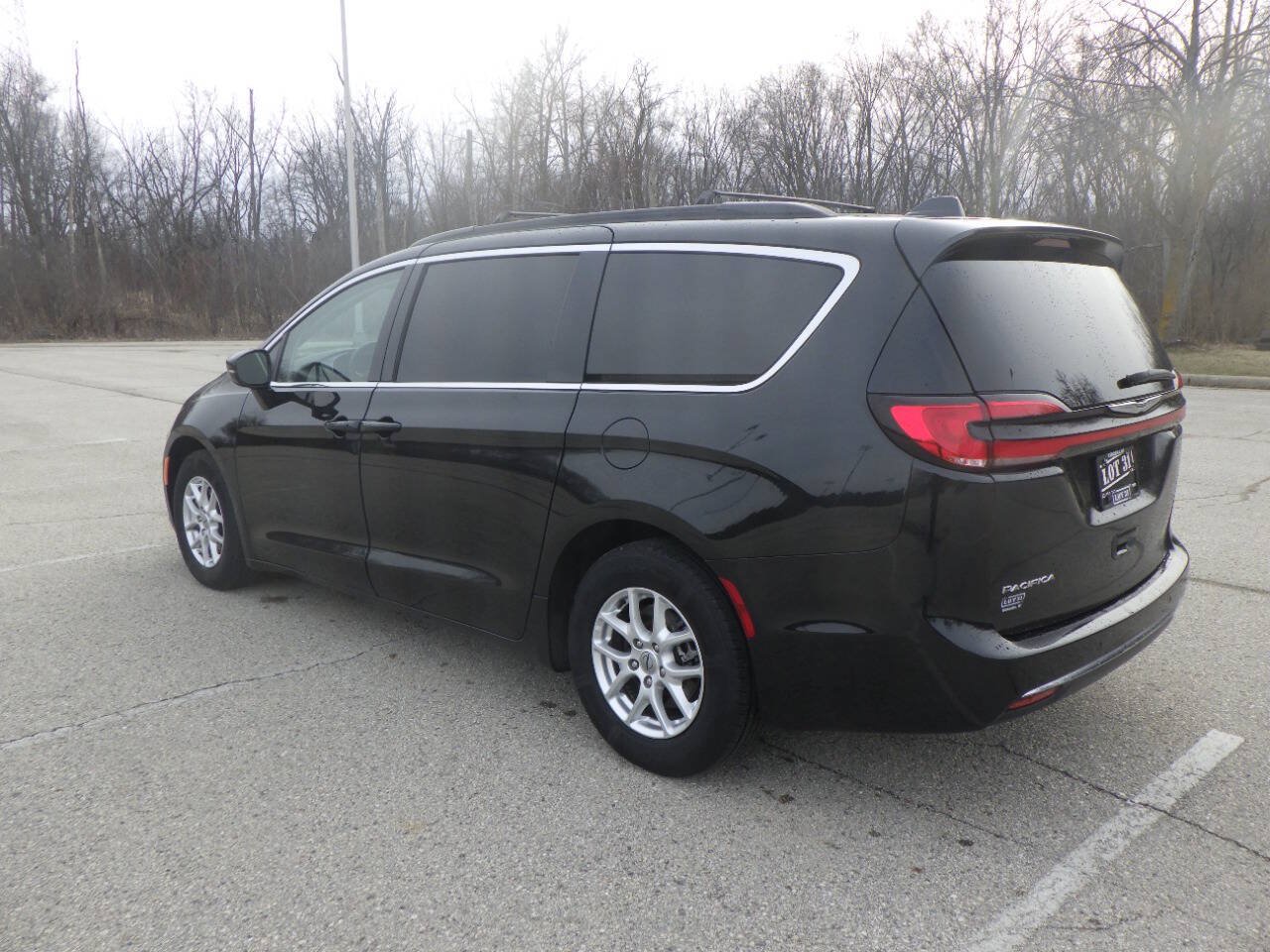 Used 2022 Chrysler Pacifica Touring-L FWD image 3