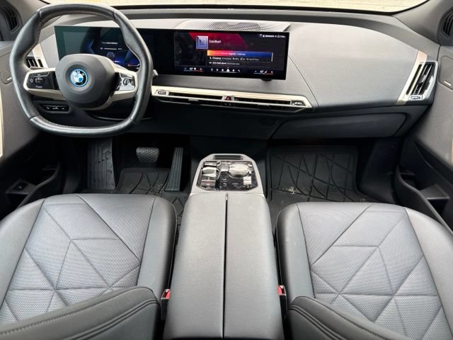 Used 2024 BMW iX xDrive50 w/ Sport Package AWD/4WD image 18