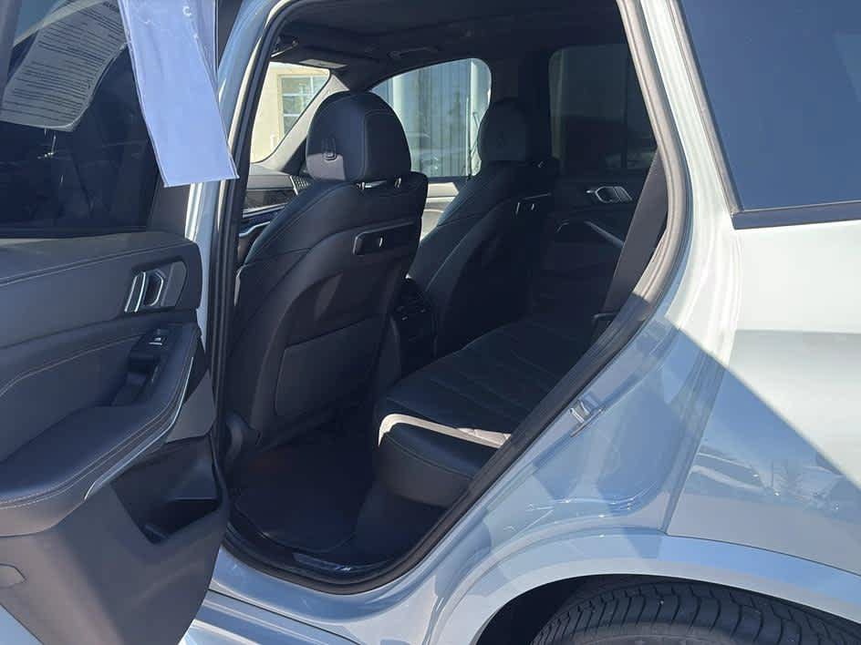 Used 2024 BMW X5 xDrive40i w/ M Sport Package AWD/4WD image 19