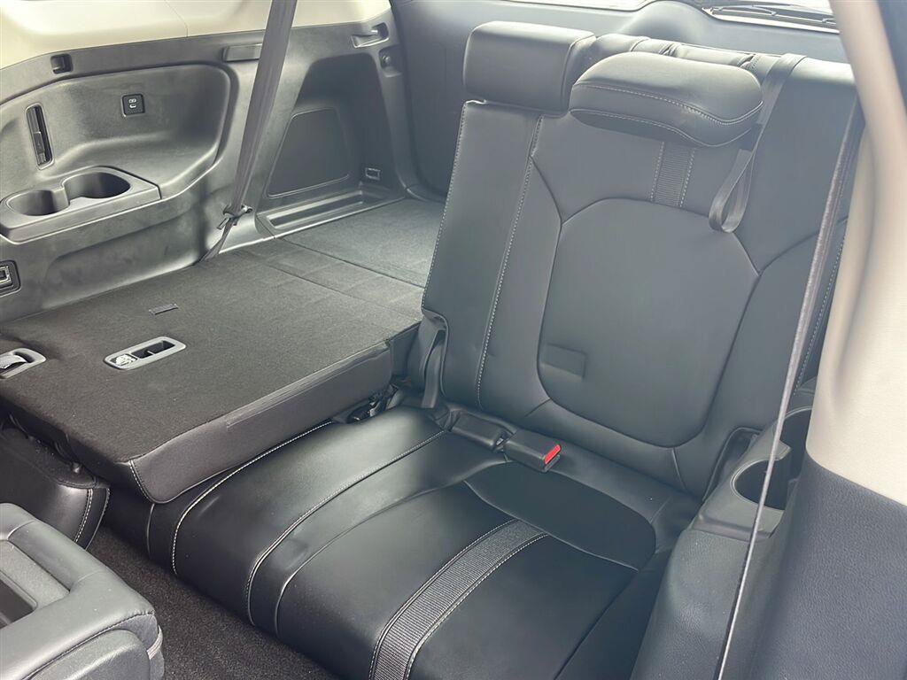Used 2024 Honda Pilot Touring image 16