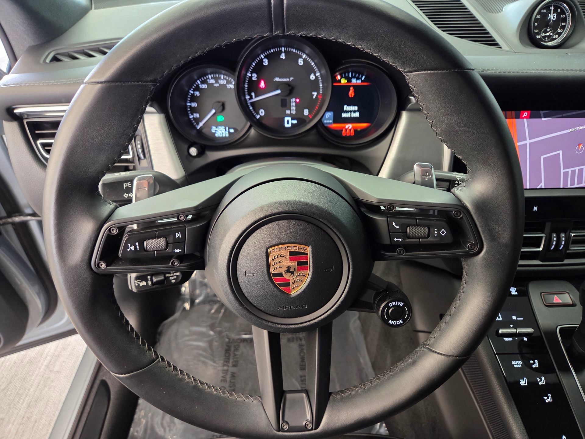 Certified 2024 Porsche Macan Turbo AWD/4WD image 17