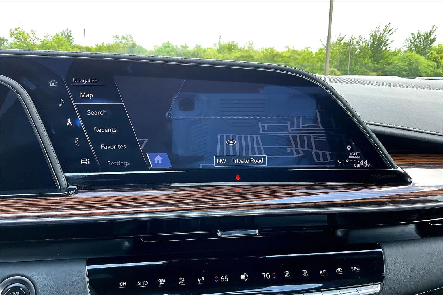 Used 2024 Cadillac Escalade Premium Luxury RWD image 32