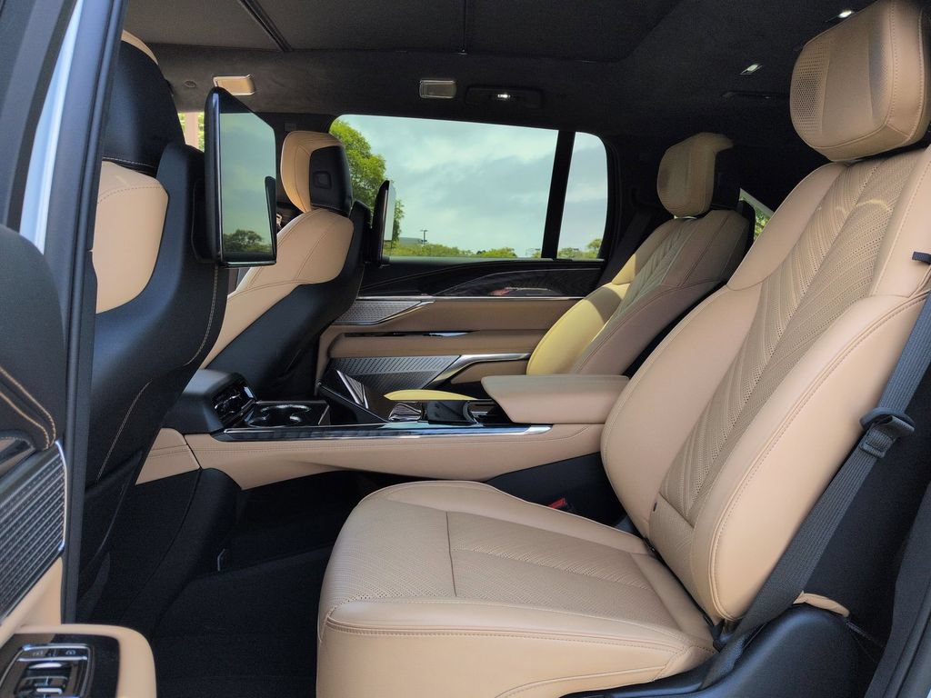 Certified 2025 Cadillac Escalade IQ Luxury 2 AWD/4WD image 26