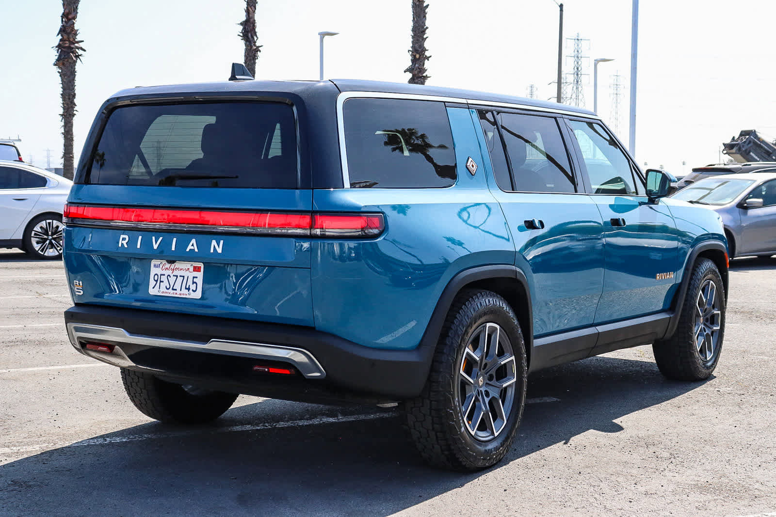 Used 2023 Rivian R1S Adventure image 6