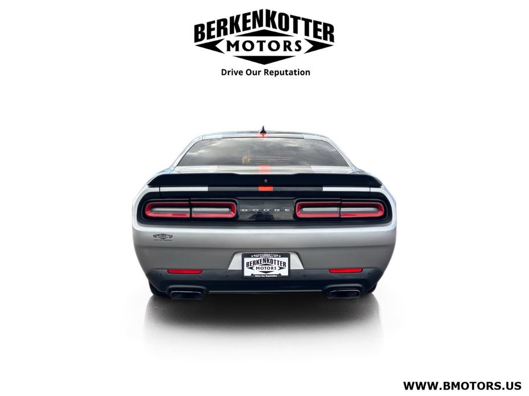 Used 2015 Dodge Challenger R/T Plus RWD image 4