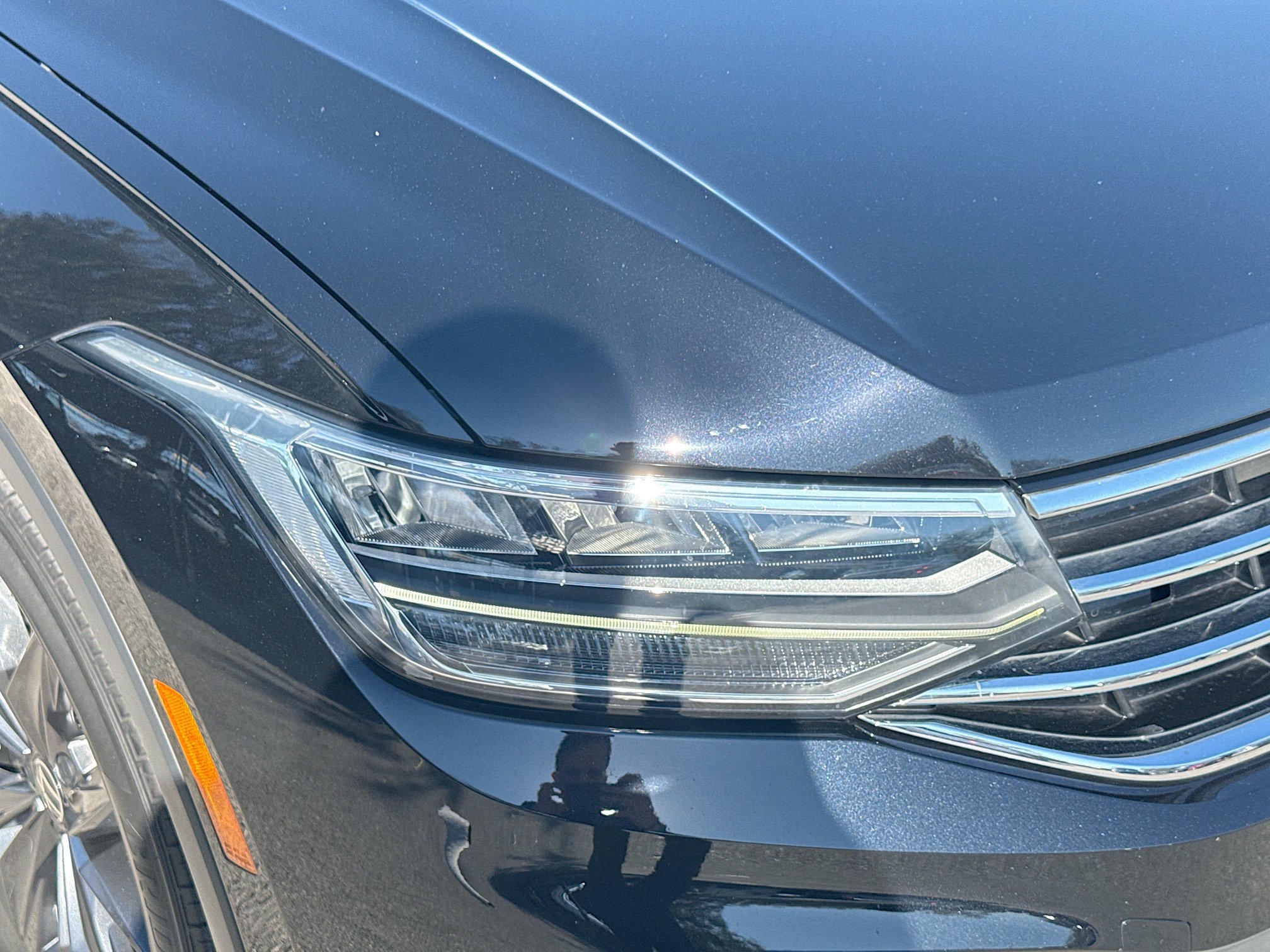 Used 2023 Volkswagen Tiguan SE w/ Panoramic Sunroof Package FWD image 34