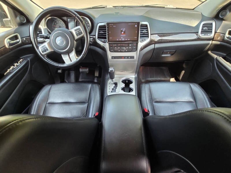 Used 2012 Jeep Grand Cherokee Laredo AWD/4WD image 2