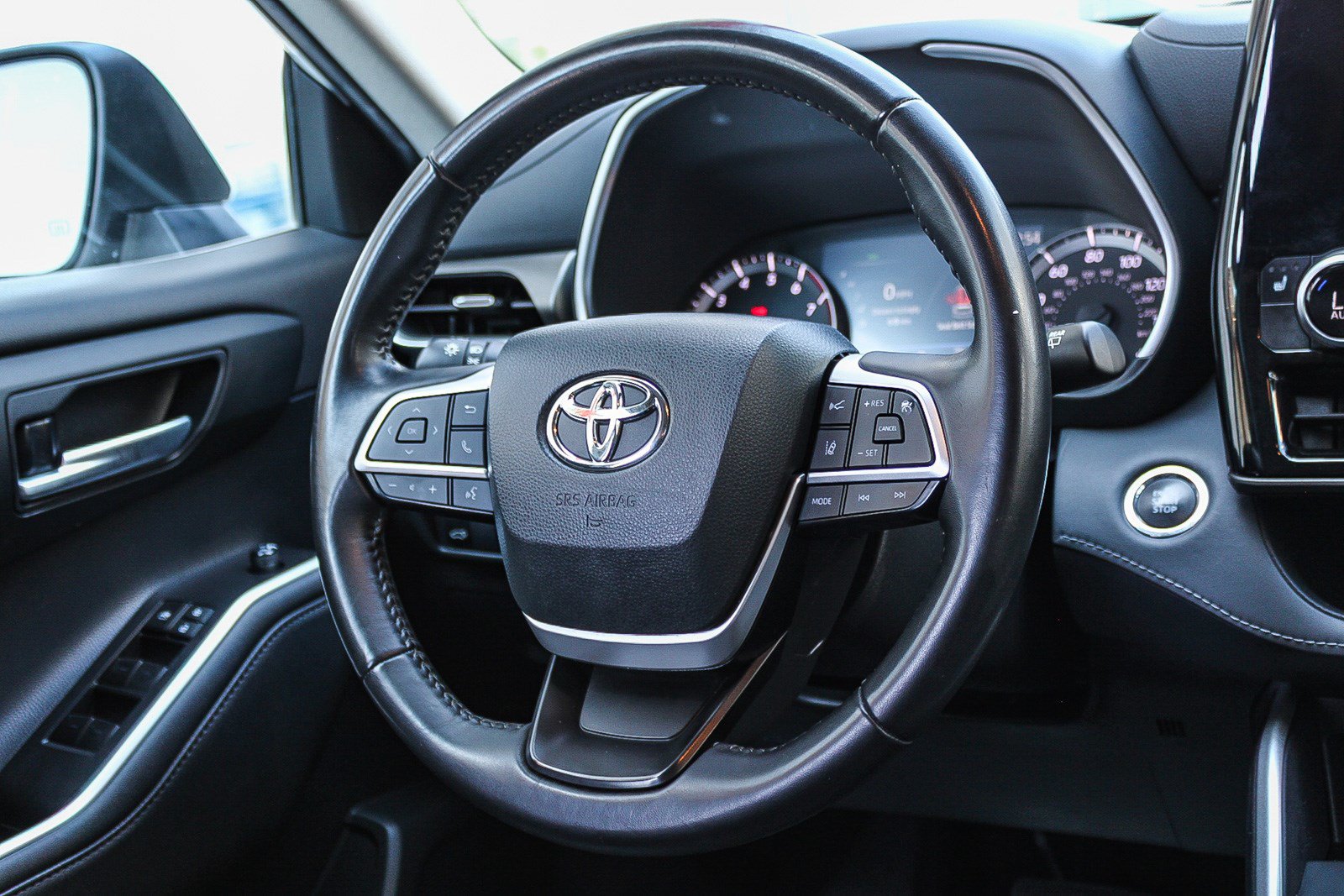 Used 2023 Toyota Highlander XLE FWD image 17