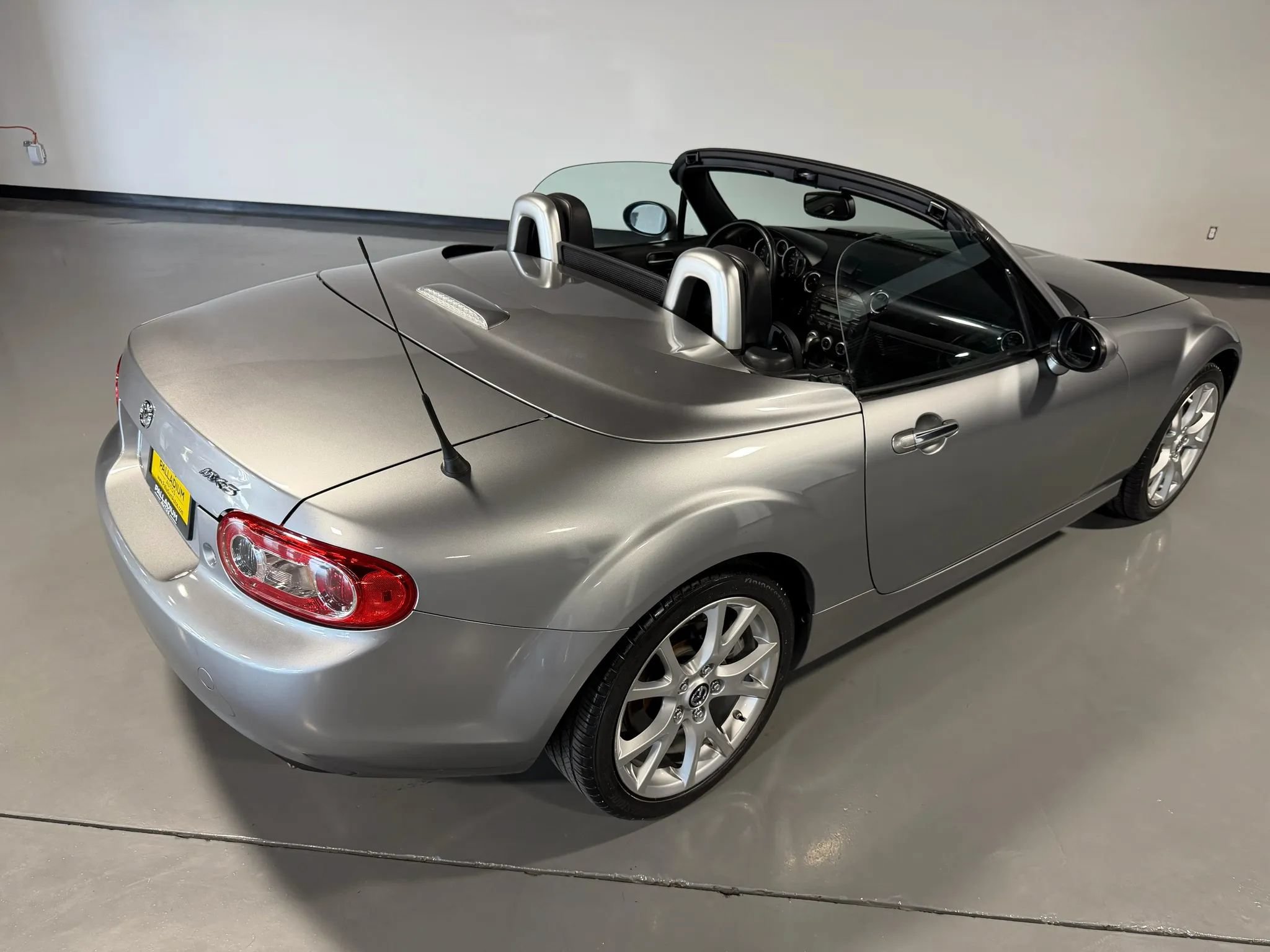 Used 2014 MAZDA MX-5 Miata Grand Touring RWD image 8