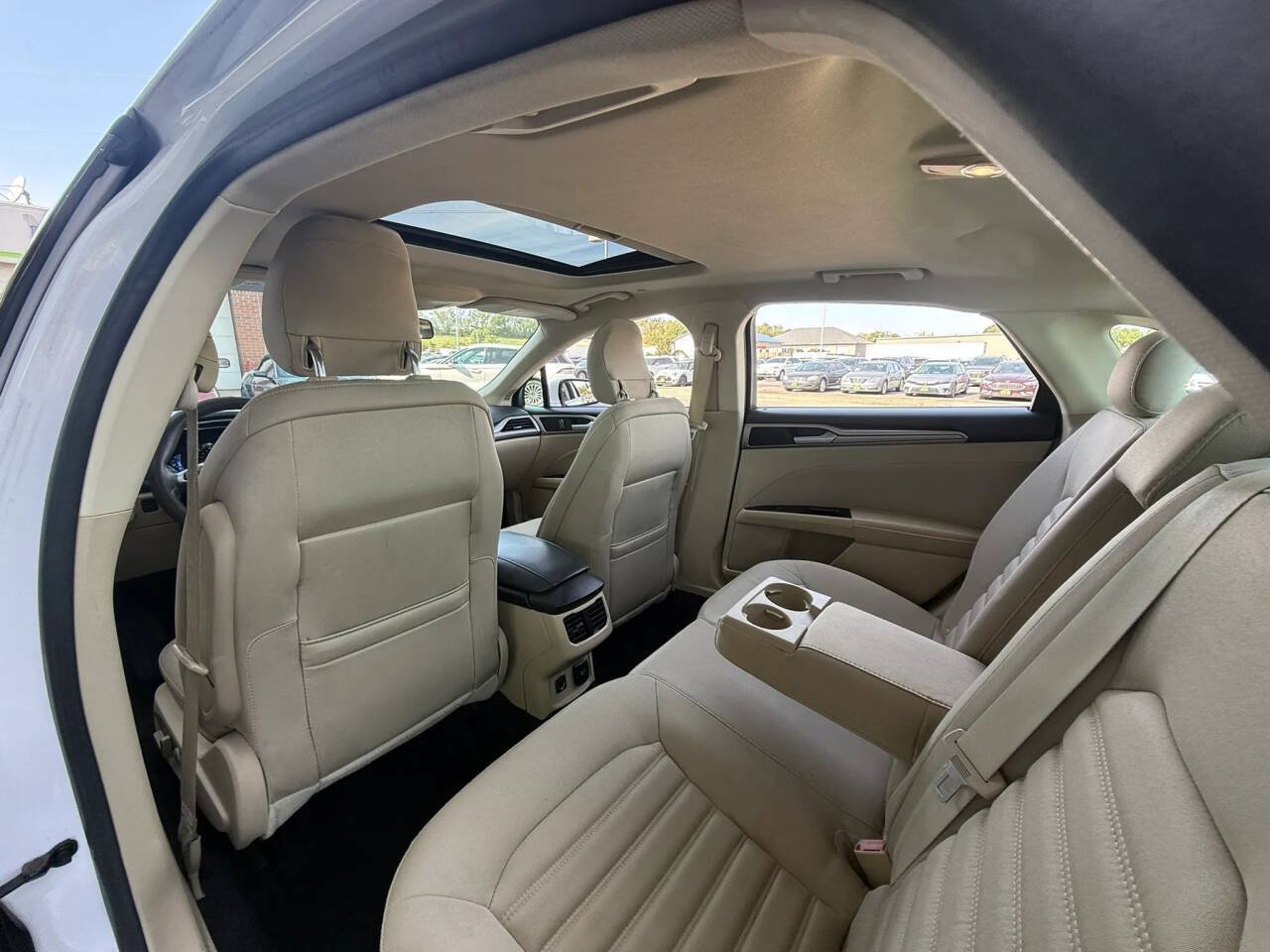 Used 2014 Ford Fusion SE FWD image 16
