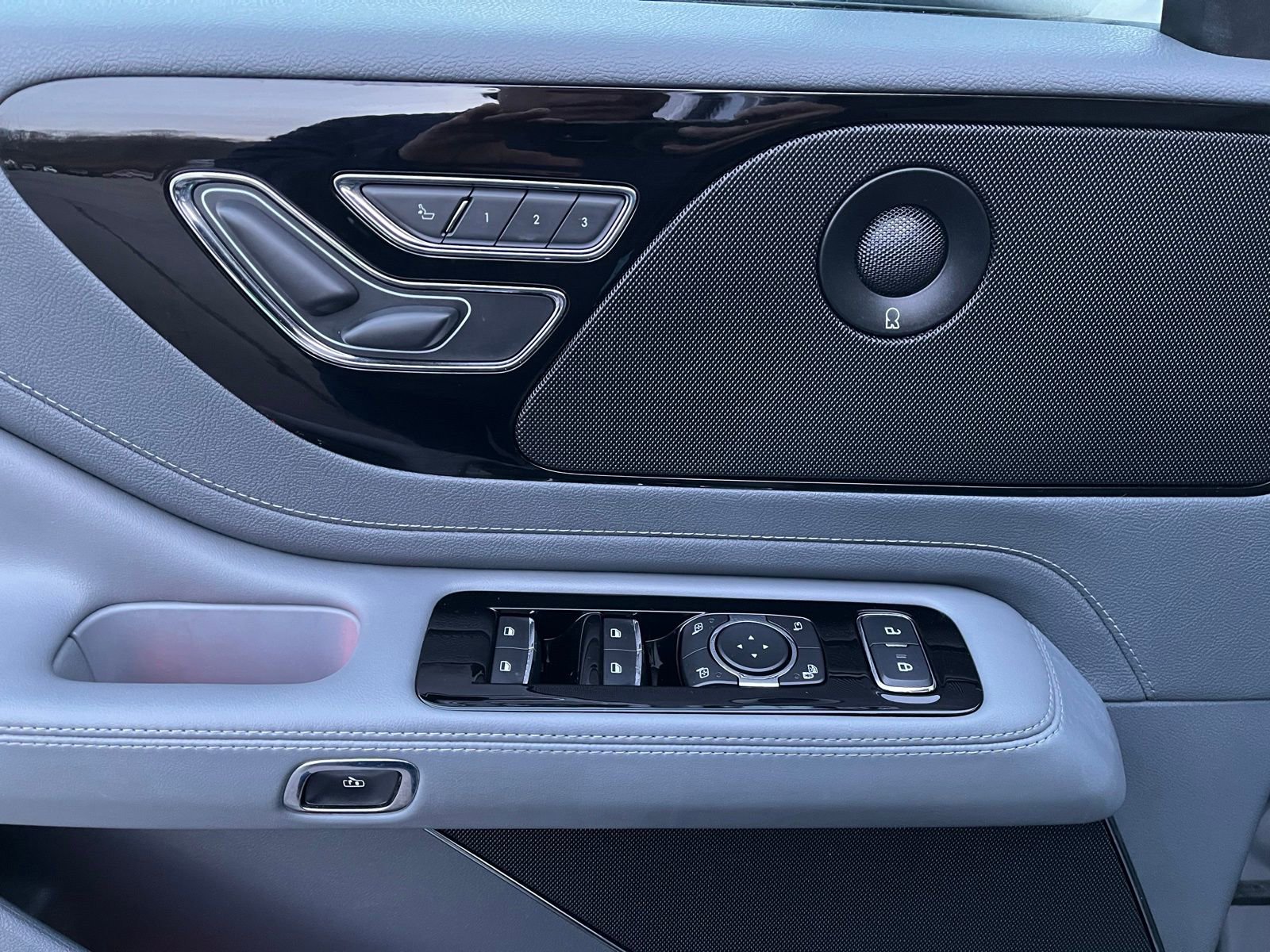 Used 2021 Lincoln Aviator Reserve w/ Equipment Group 201A image 24