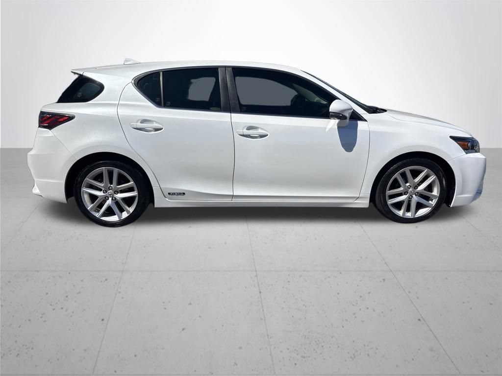 Used 2015 Lexus CT 200h w/ Navigation Package FWD image 10