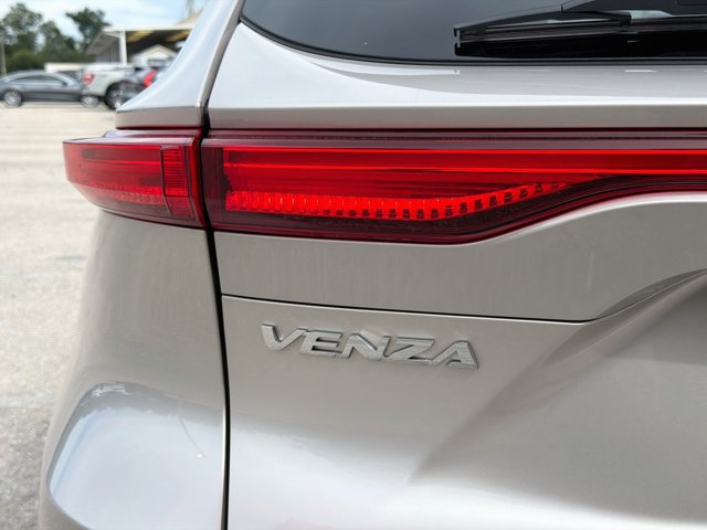 Used 2024 Toyota Venza XLE AWD/4WD image 10
