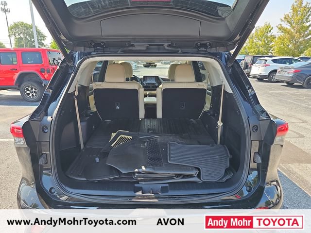 Used 2022 Toyota Highlander XLE AWD/4WD image 12