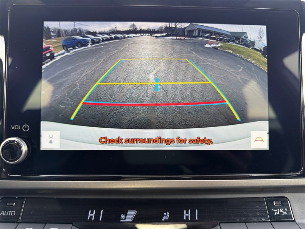 Used 2025 Toyota Camry SE image 13