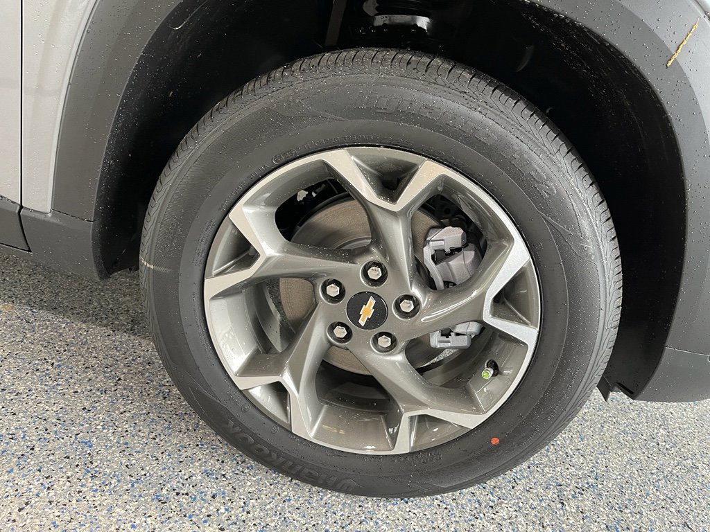 Used 2026 Chevrolet Trax LT FWD image 34