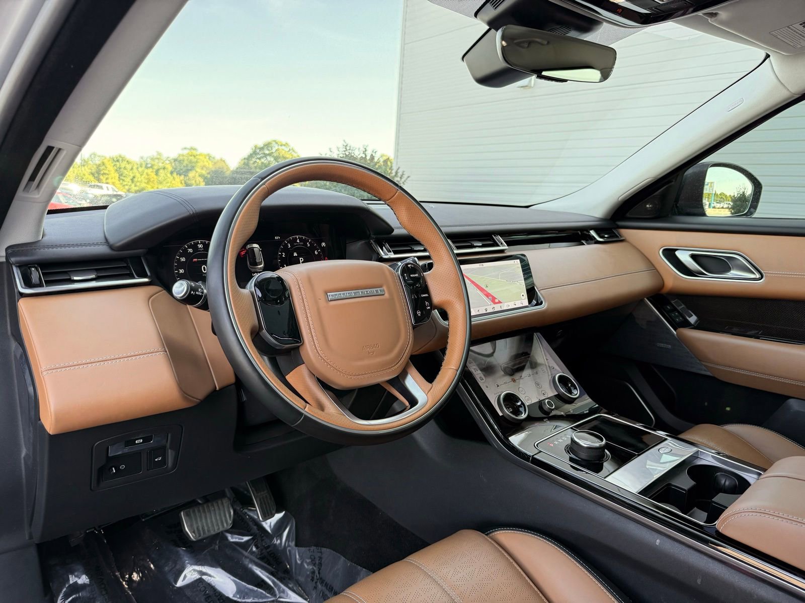Used 2018 Land Rover Range Rover Velar R-Dynamic HSE AWD/4WD image 25