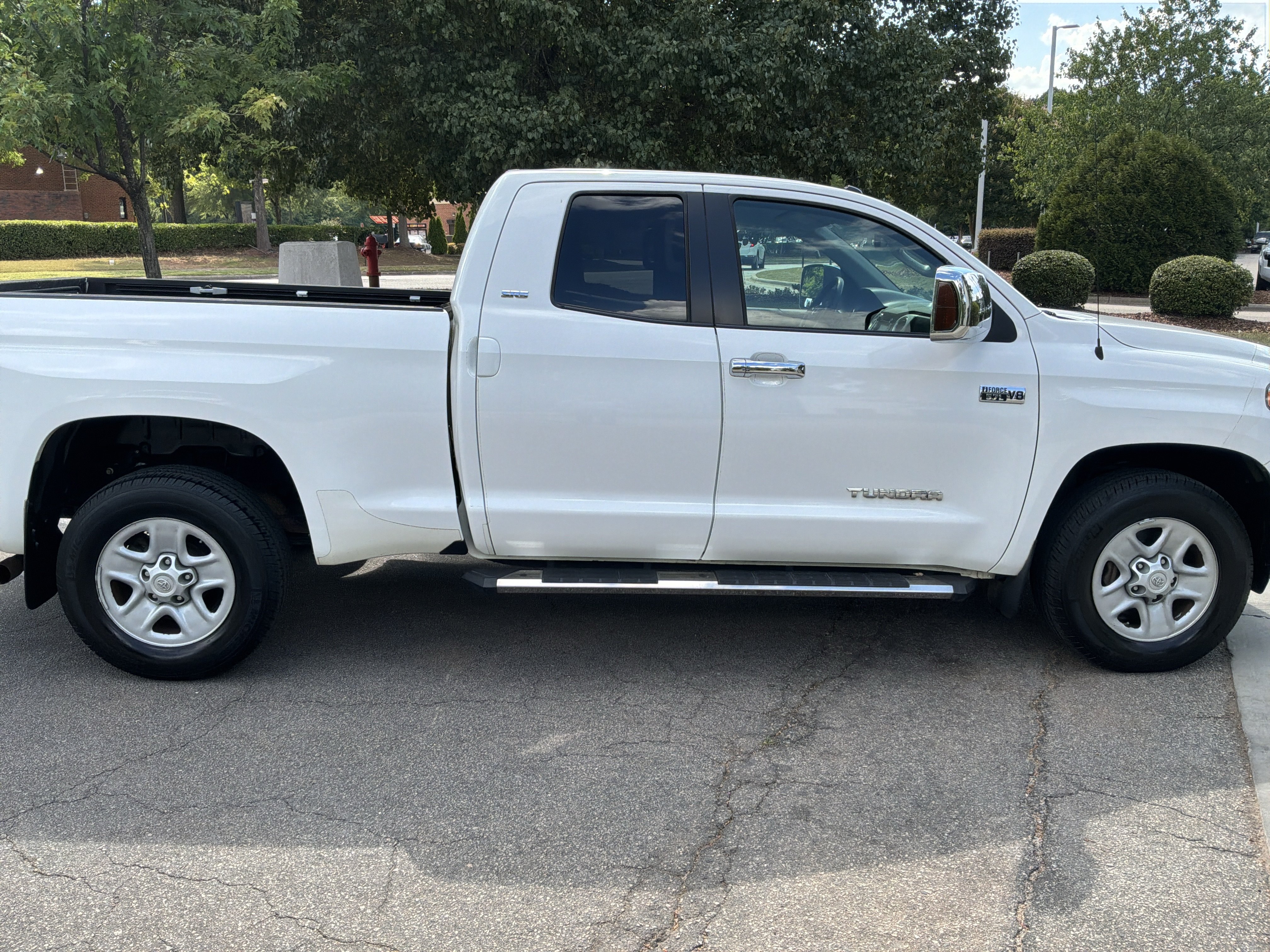 Used 2016 Toyota Tundra SR5 w/ SR5 Upgrade Package RWD image 11